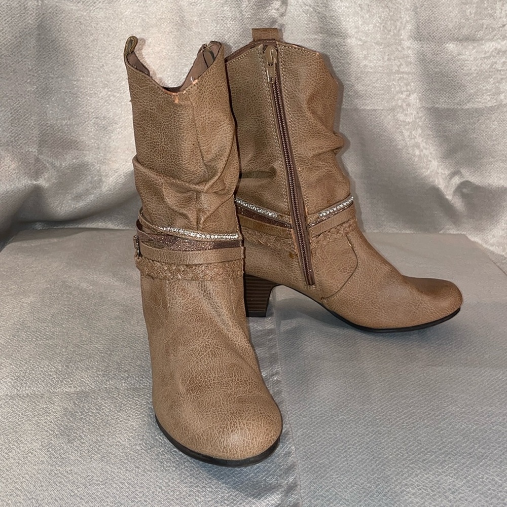 Girls size 5 heeled boots